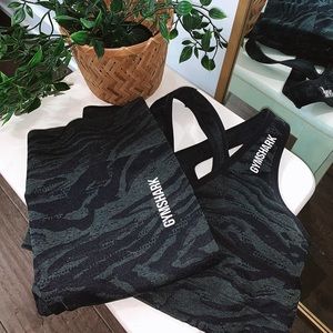 Gym Shark Adapt Animal Seamless Set. Leggings and Sports Bra